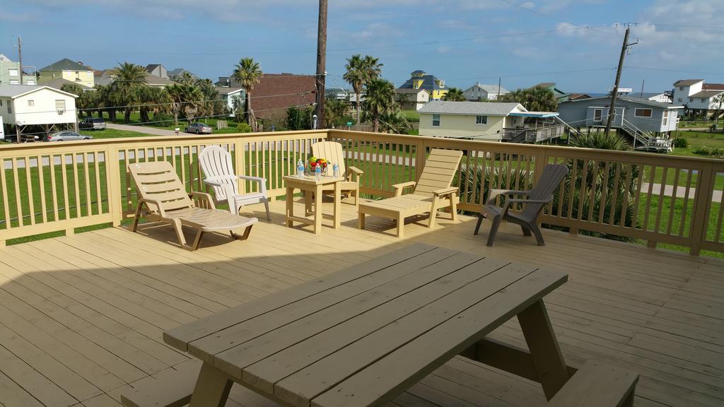 Coastal Serenity Retreat: Private Beach Getaway with Ocean Views Galveston Exterior photo